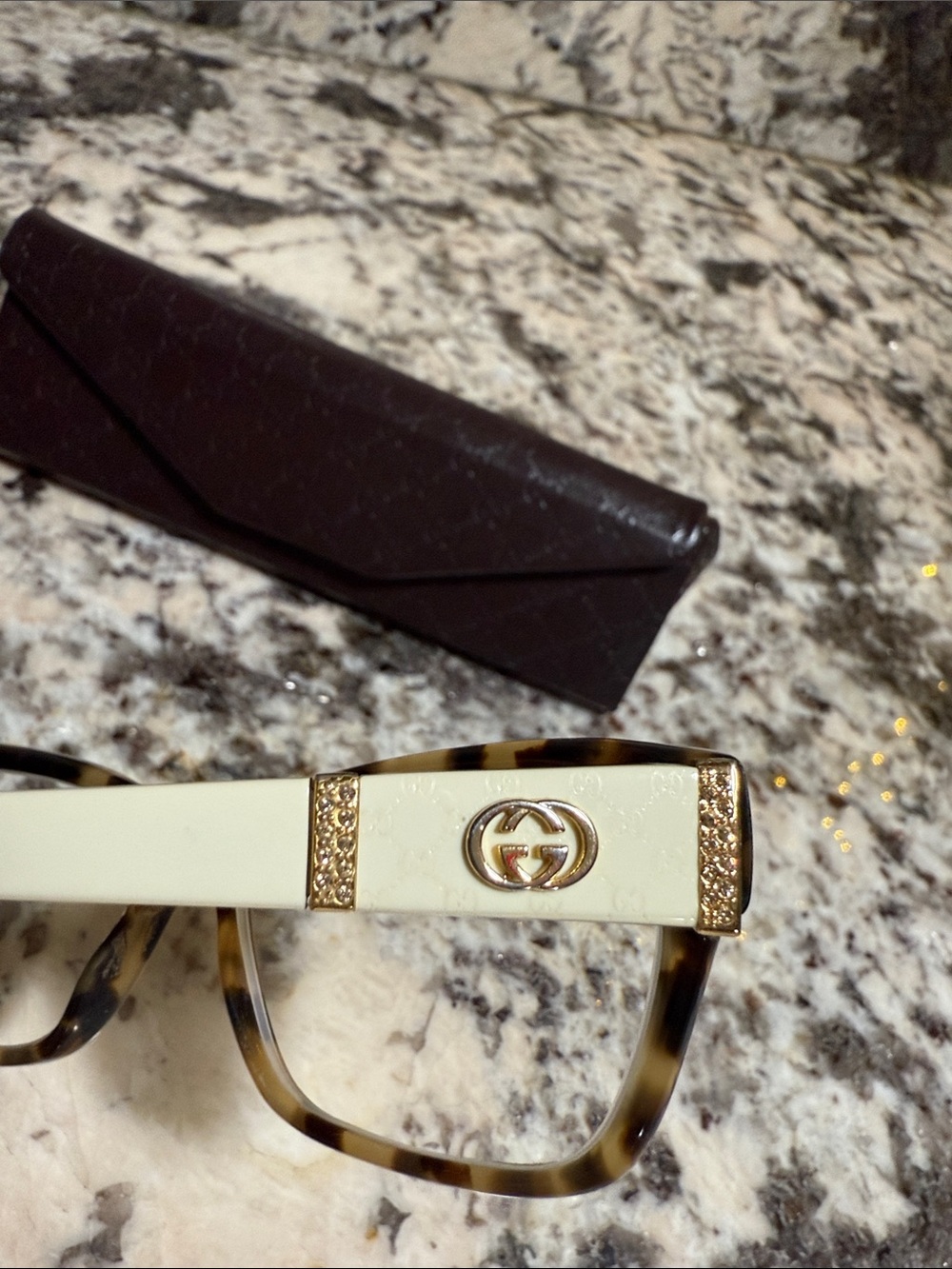 Gucci women’s Tortoiseshell Acetate Optical Frames with Dark Brown Logo Case - Picture 3 of 8